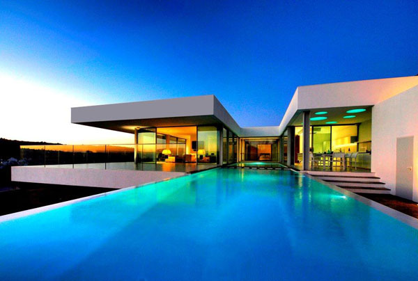 une maison de rêve avec piscine à débordement
